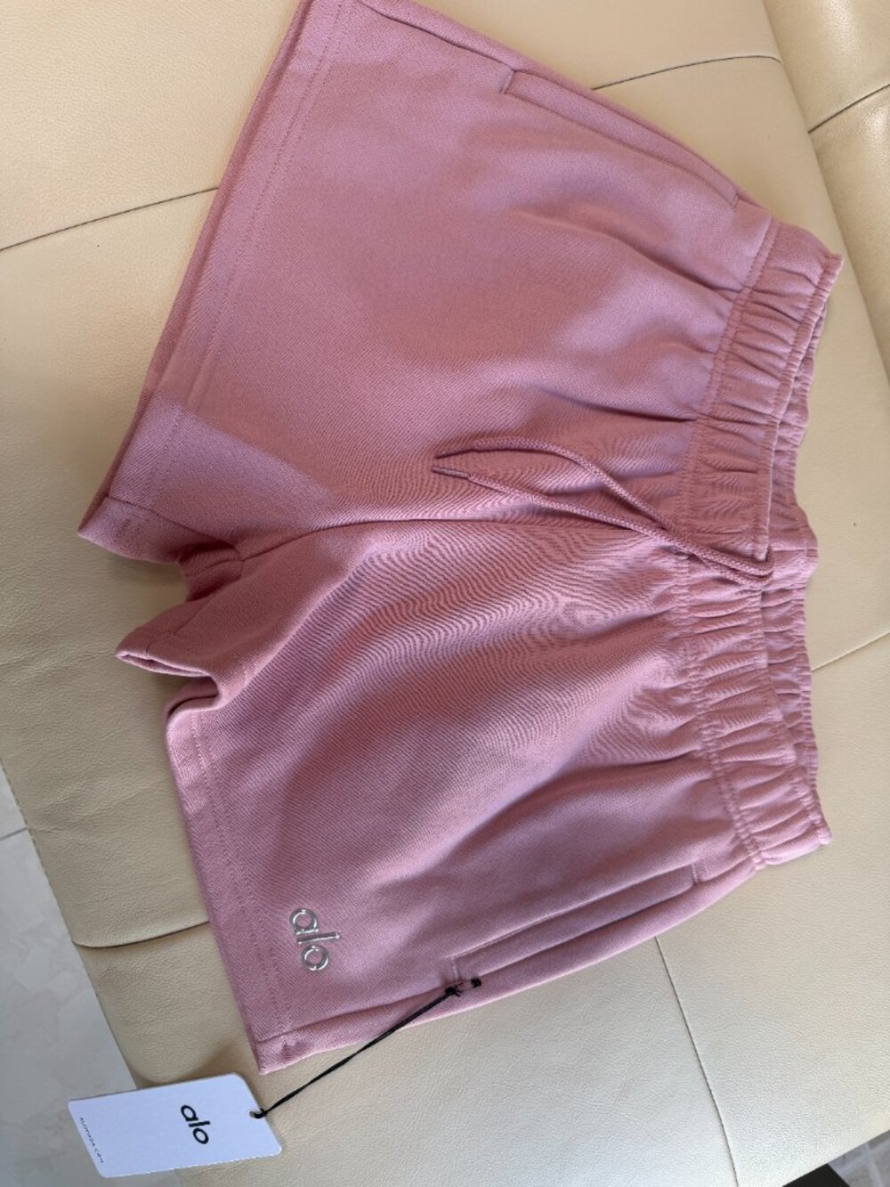 NWT Alo Yoga Accolade Crew Pullover & Short Set Vintage Pink S 🎒✨ BTS - Picture 7 of 16